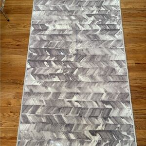 Ruggable 3x5 Gray Chevron Pattern Rug